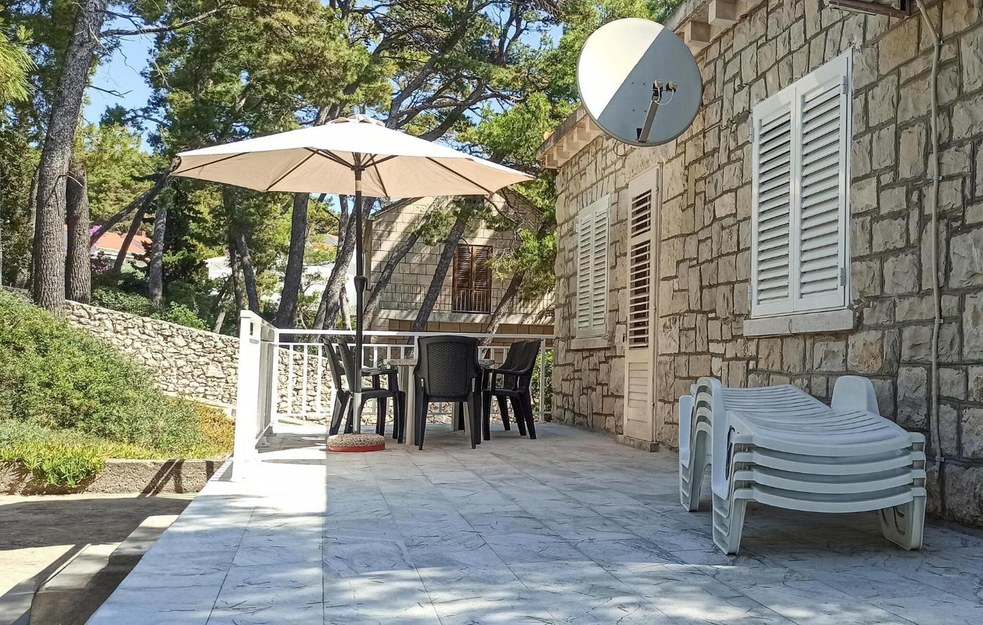 Amazing Apartment In Lumbarda With Kitchen 外观 照片