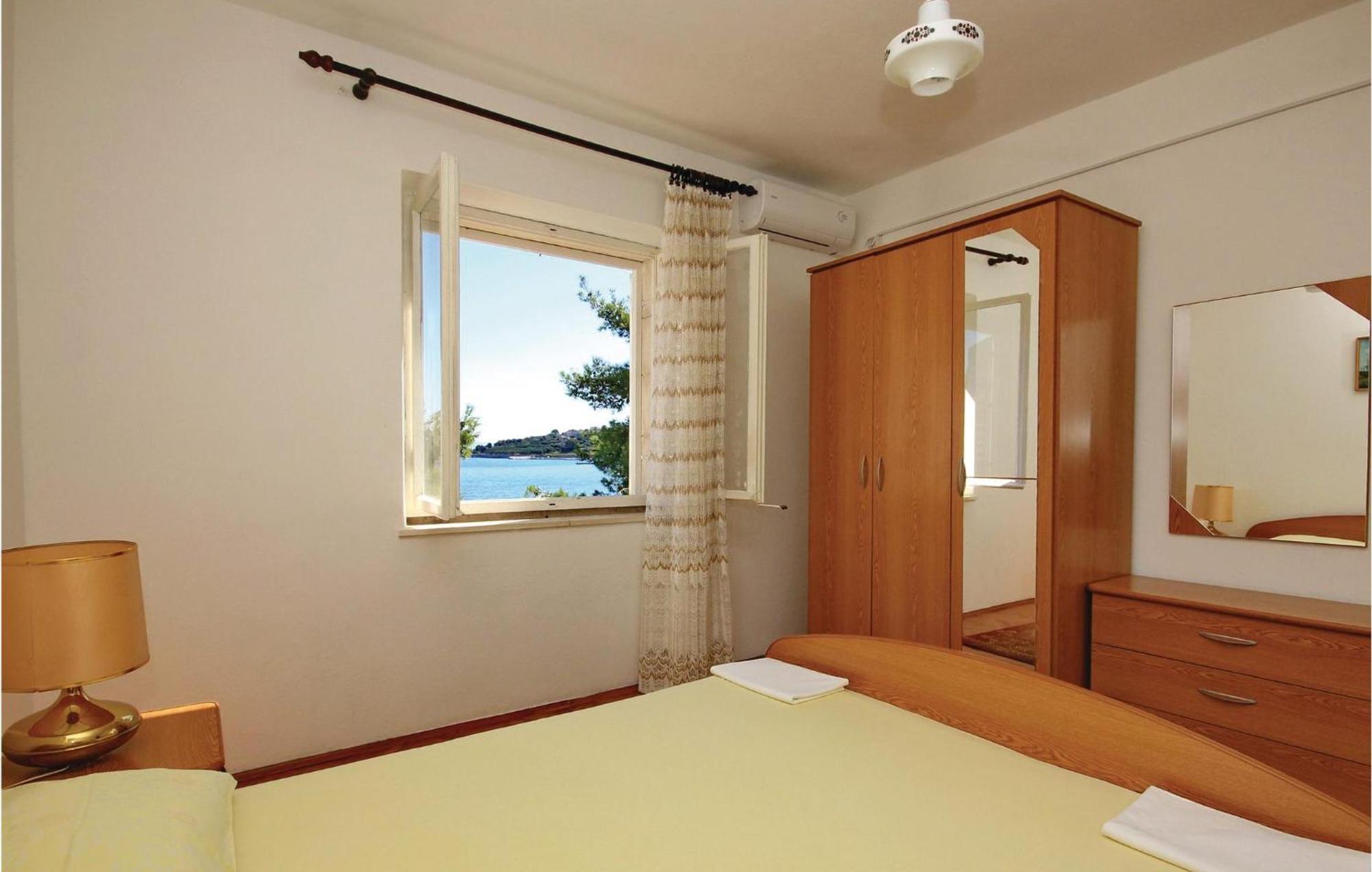 Amazing Apartment In Lumbarda With Kitchen 外观 照片